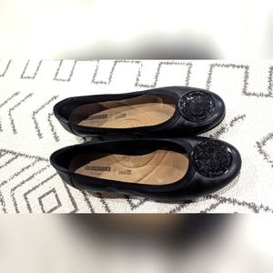 Clarks soft cushion black ballet flats size 7.5